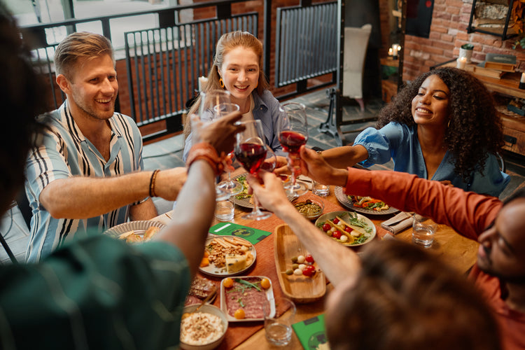 Gourmet Criminelle® - Cena Con Delitto: Omicidio Del Nano Da Giardino - Gioco Per 4-6 Persone Dai 16 Anni
